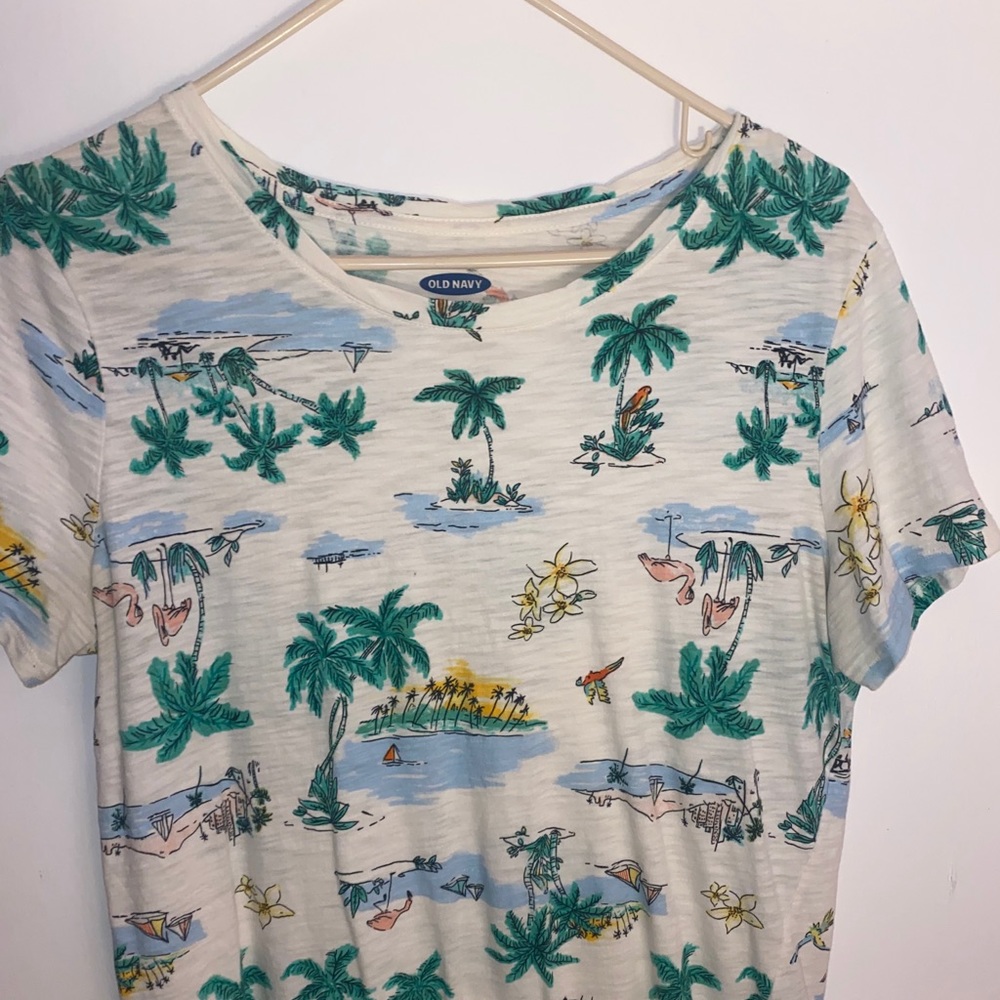 NWOT beachy t shirt !!